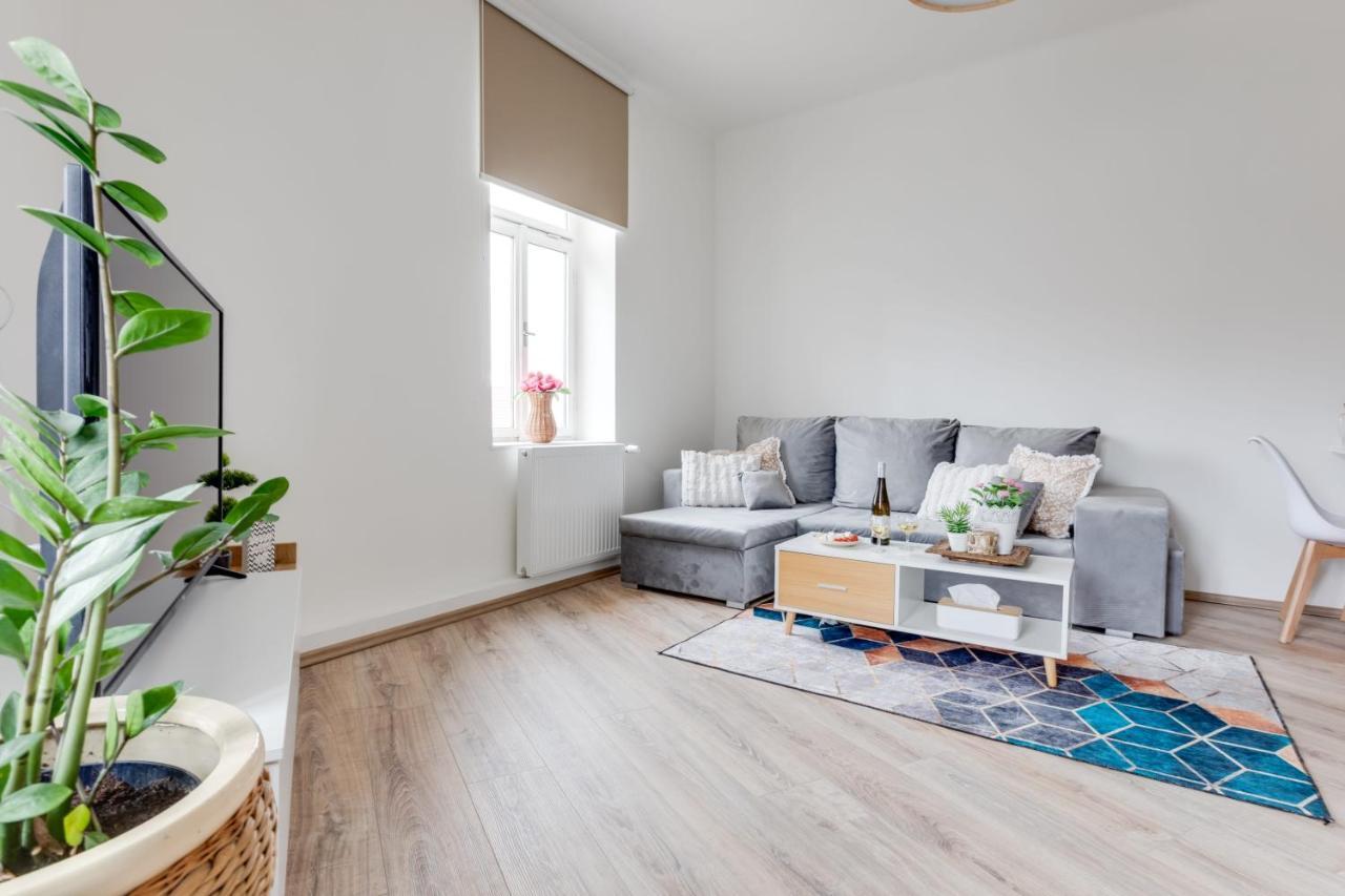 Modern, Bright And Spacious Apartment Prague Exterior photo